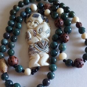 GEISHA GIRL WITH PEACH LONGEVITY NETSUKE NECKLACE CARVED HIADEAO NUT AGATE 24"